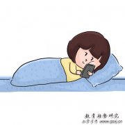 <b>儿子沉迷手机爸爸逼他连玩17小时 反向教育让儿子认识到错误</b>